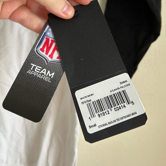 NWT UTS Official NFL Apparel Atlanta Falcons Raglan Distressed Men’s Tee Small - Picture 3 of 5